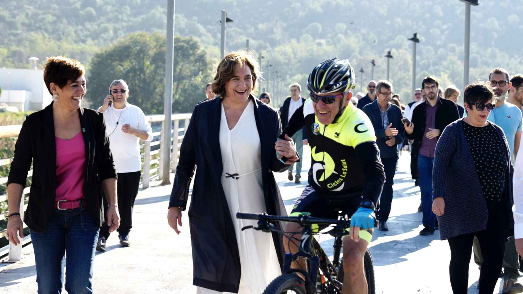 Colau en la fiesta junto al río Besòs / AYUNTAMIENTO DE BARCELONA