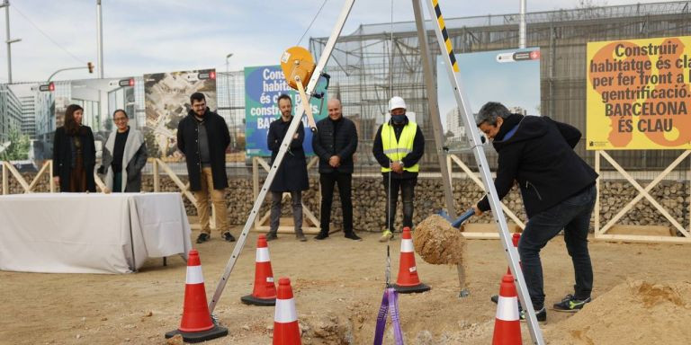 La concejal de Vivienda, Lucía Martín, en el inicio de las obras de construcción de la Illa Glòries / AJ BCN