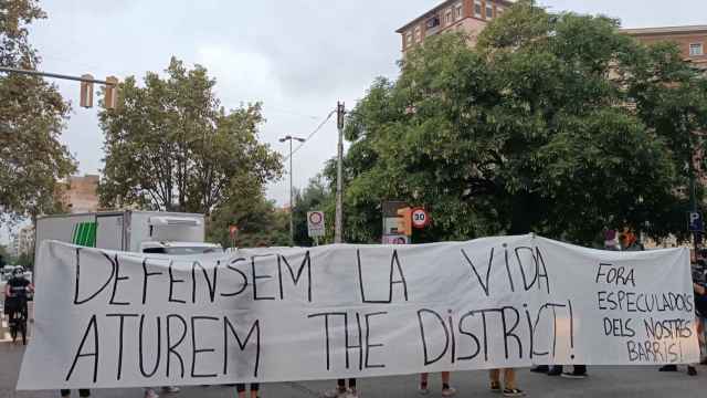 Activistas en el congreso inmobiliario 'The District' de la Fira de Barcelona / TWITTER