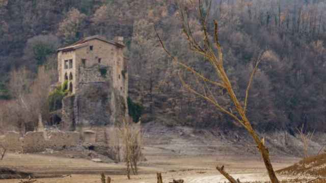 El embalse de La Baells (Berguedà) evidencia la falta de lluvias de los últimos meses / AIGÜES DE BARCELONA