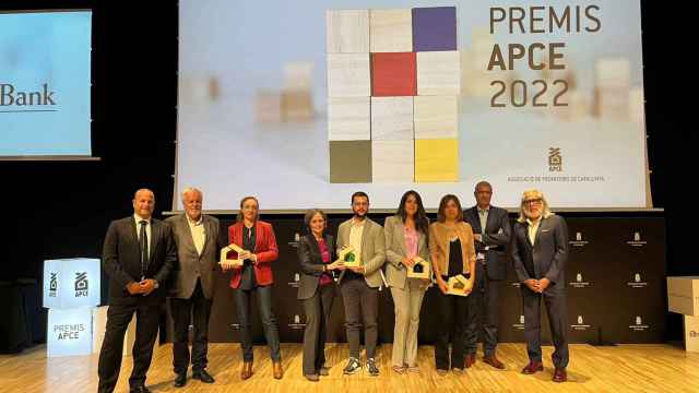 Imagen de los ganadores en la primera edición de los premios APCE 2022