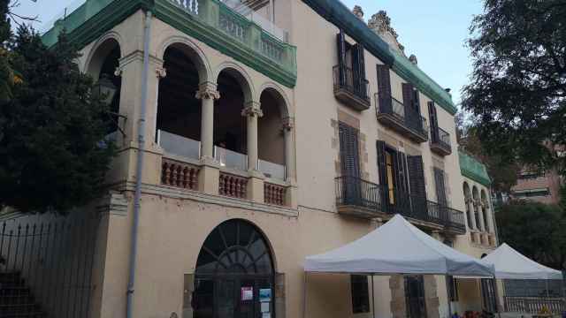 El edificio de Les Carasses, en Sant Andreu / INMA SANTOS