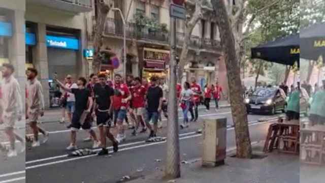 Aficionados del Bayern caminan por las calles de Barcelona rumbo al Camp Nou / CEDIDA