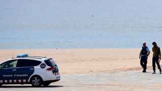 Encuentran un cadáver en una playa de Badalona