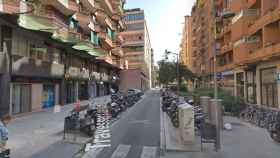 Calle de Vic, donde un hombre apuñaló a su expareja en Gràcia / GOOGLE MAPS