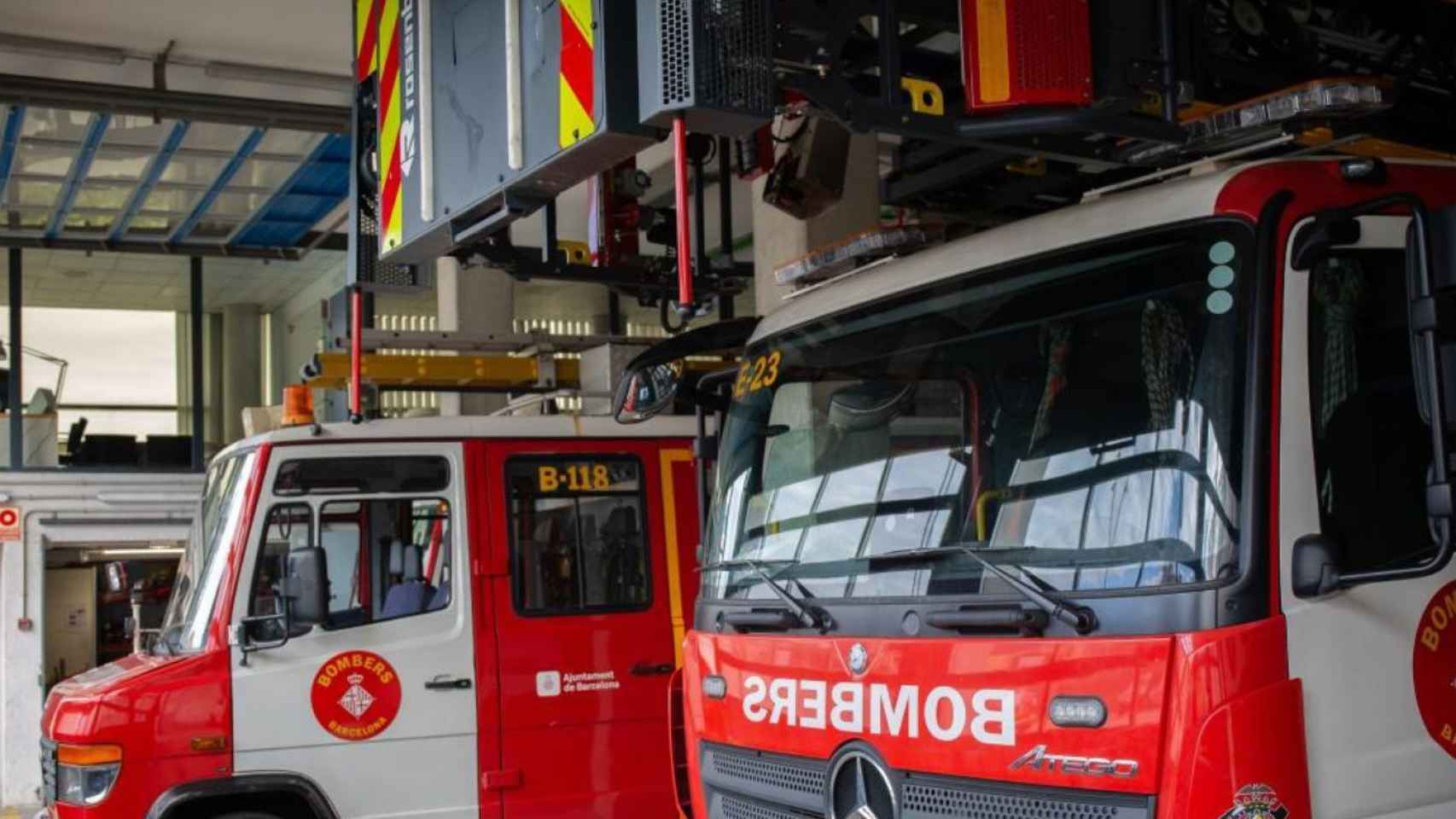 Camiones de bomberos en una imagen de archivo / BOMBERS BCN