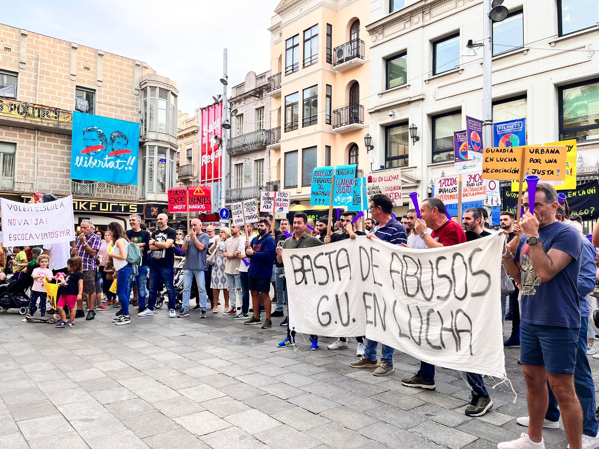 Manifestación de la Guardia Urbana del pasado 25 de octubre en la Plaza de la Vila de Badalona / ÁNGELA VÁZQUEZ