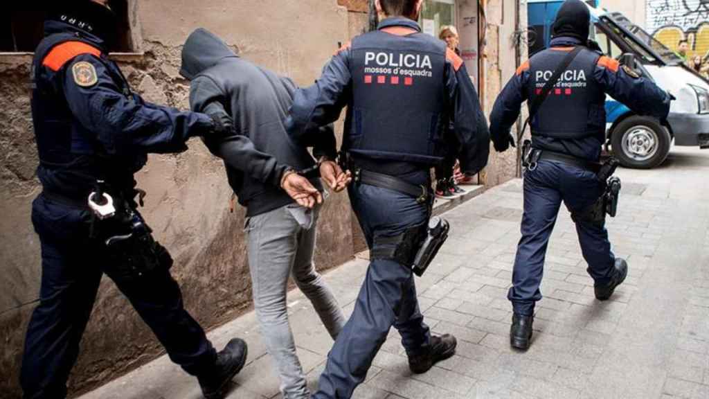 Operativo de los Mossos en Barcelona / TWITTER MOSSOS