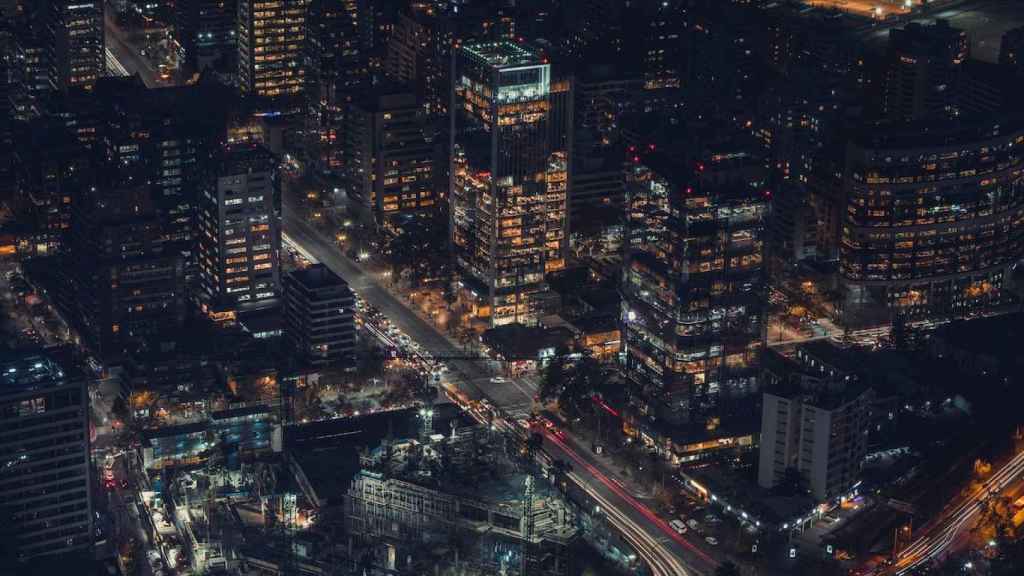 Foto nocturna de Santiago de Chile / PEXELS