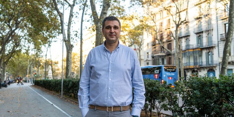 Roger Pallarols en la Gran Via de Barcelona / GALA ESPÍN 