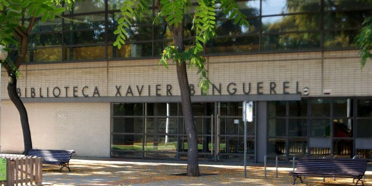 Exterior de la biblioteca Xavier Benguerel 