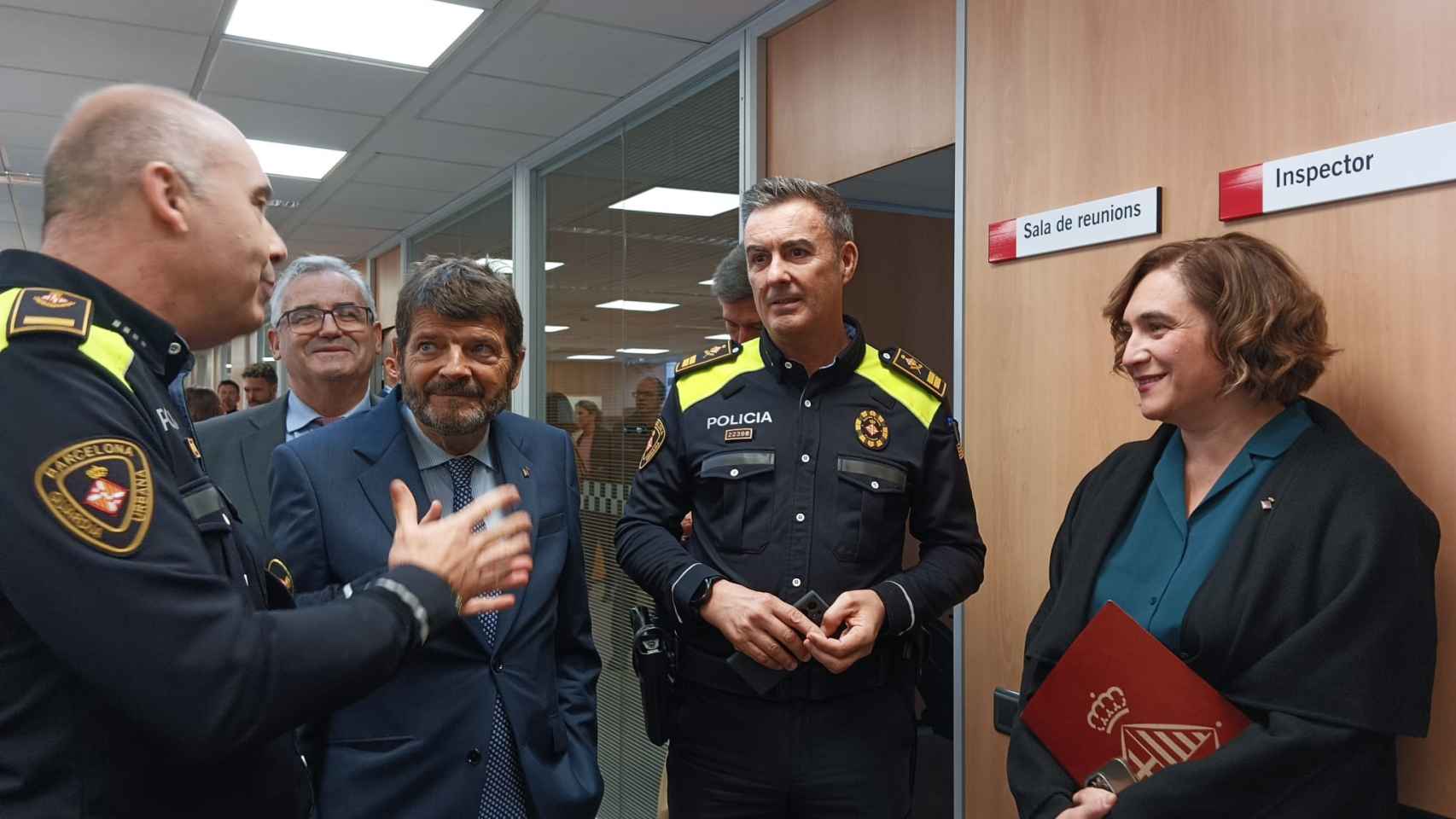 Colau y Batlle en la nueva comisaría de la Guardia Urbana de Barcelona