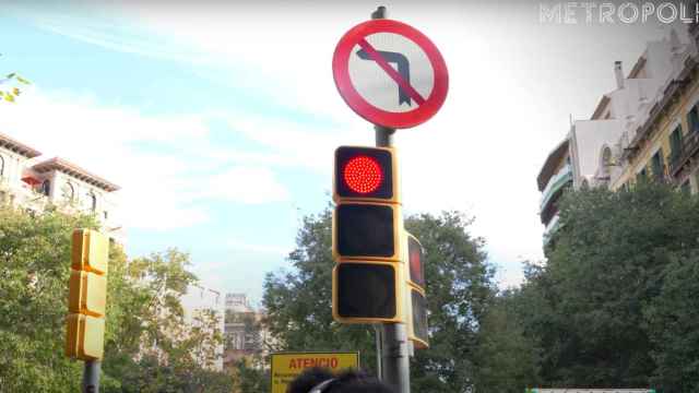 Así desquicia a los conductores el semáforo 'más lento de Barcelona'