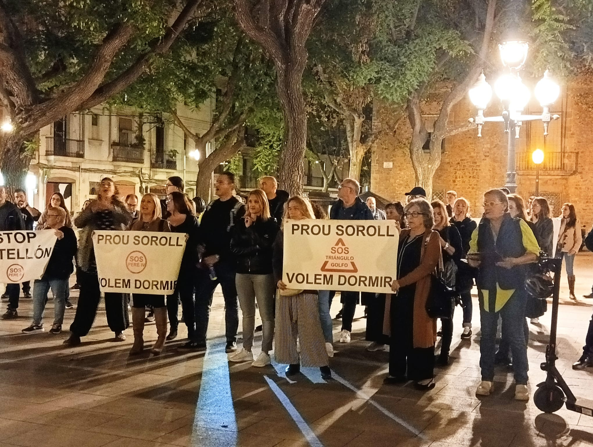 Una manifestación de los vecinos del Triángulo Golfo / METRÓPOLI