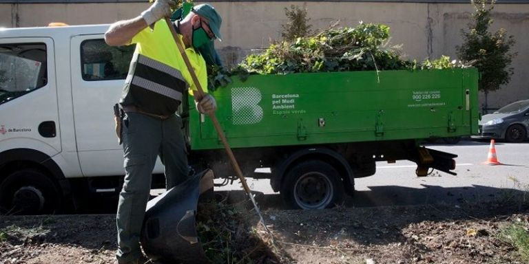 Trabajador de Parcs i Jardins en Barcelona / AJ BCN