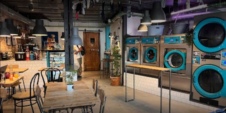 Interior del LaBar Laundry-Bar / GOOGLE