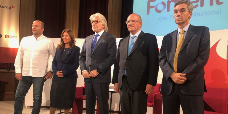 La abogada María José Tarancón, junto a Josep Sánchez Libre, en el auditorio de Foment / MA