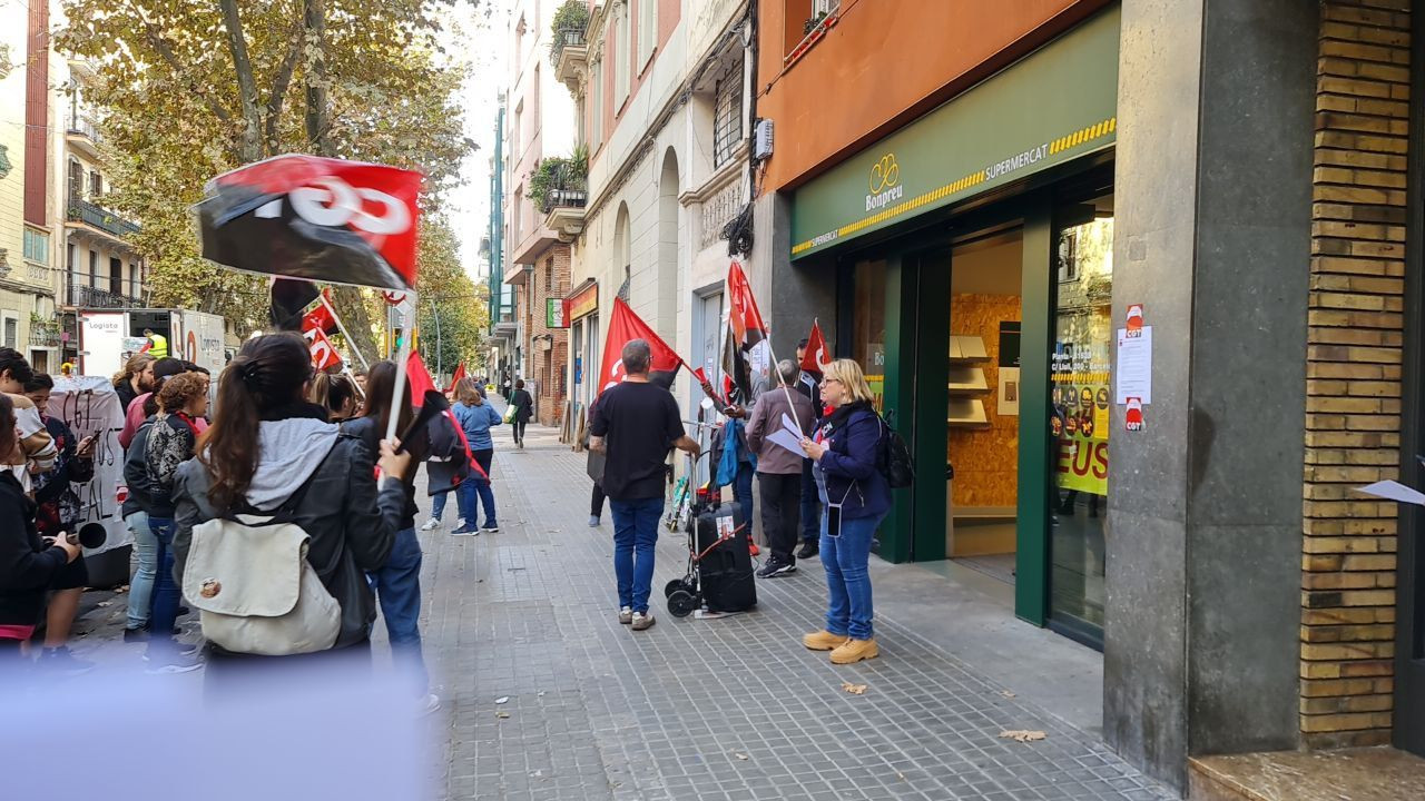 Protesta a las puertas del Bon Preu en una imagen de archivo / TWITTER