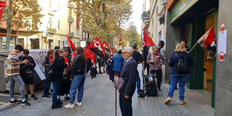 Protesta a las puertas del Bon Preu este sábado / TWITTER