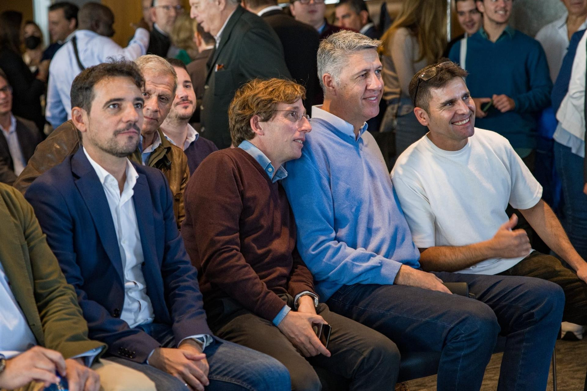 Manuel Reyes, Martínez Almeida y García Albiol, en el acto del PP en Badalona / EP