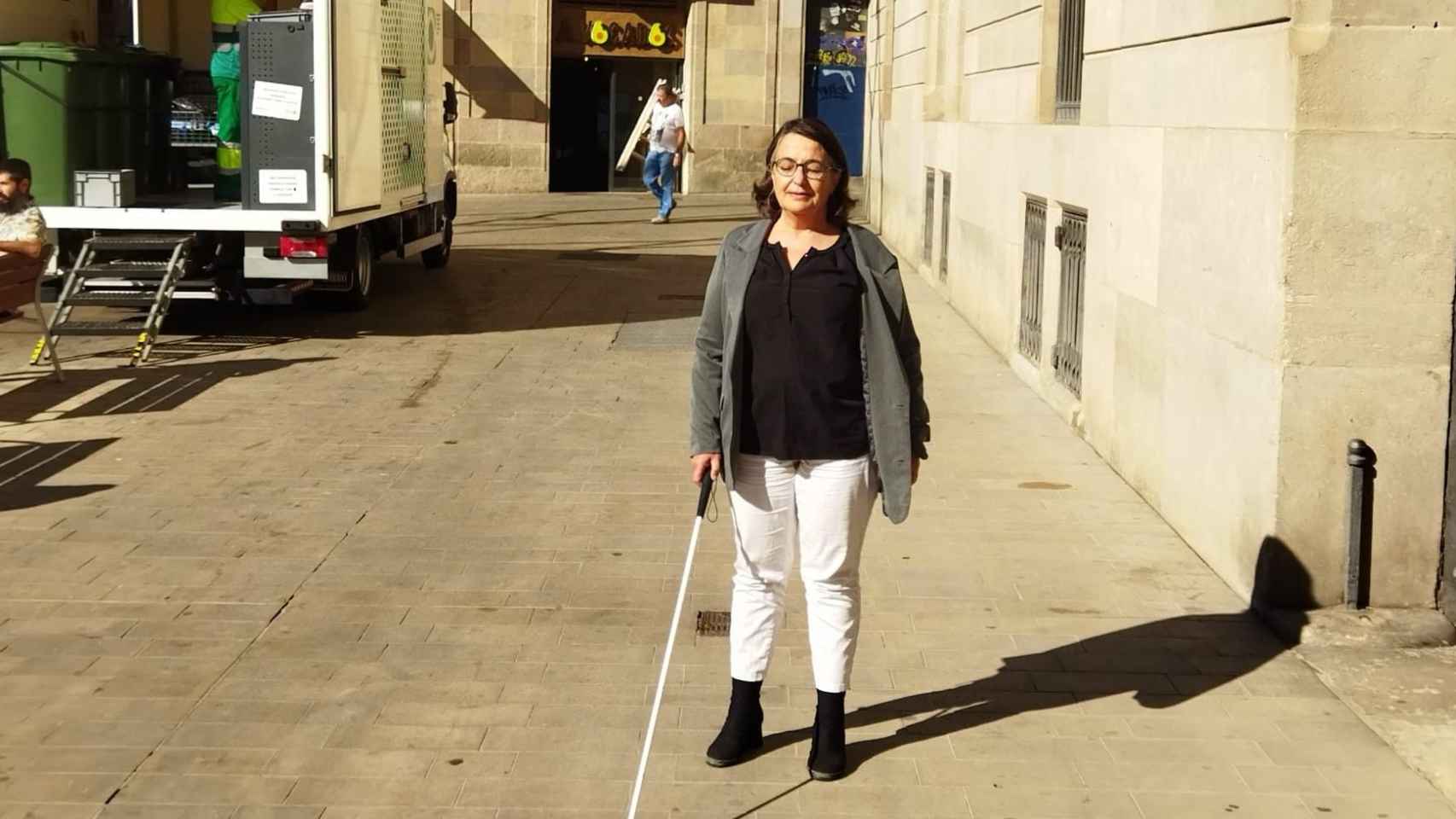 Rosa Alarcón, en la plaza de Sant Miquel, detrás del Ayuntamiento de Barcelona / METRÓPOLI - JORDI SUBIRANA