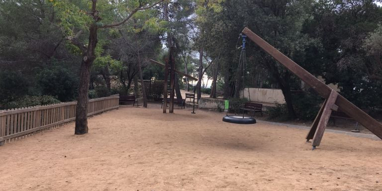 Zona de juegos infantiles en el parque de l'Oreneta / METRÓPOLI - RP