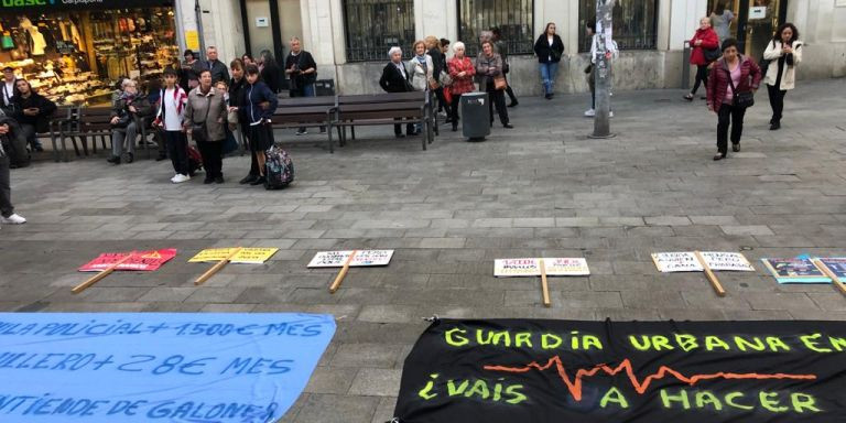 Pancartas de los agentes de la Guardia Urbana de Badalona / CEDIDA