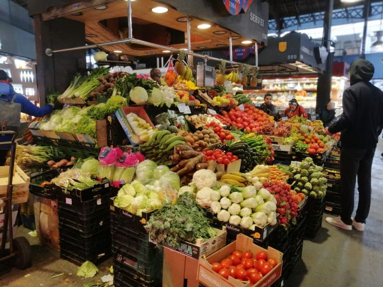 Parada de autoservicio de fruta y verdura de la Boqueria / ANDONI BERNÁ - M. A