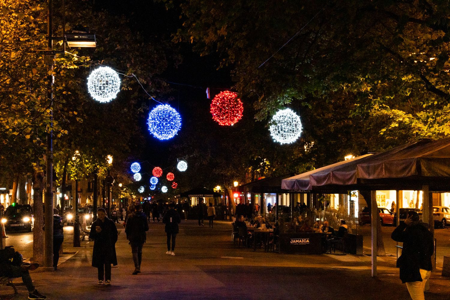 Luces de Navidad en Barcelona / LUIS MIGUEL AÑÓN - METRÓPOLI