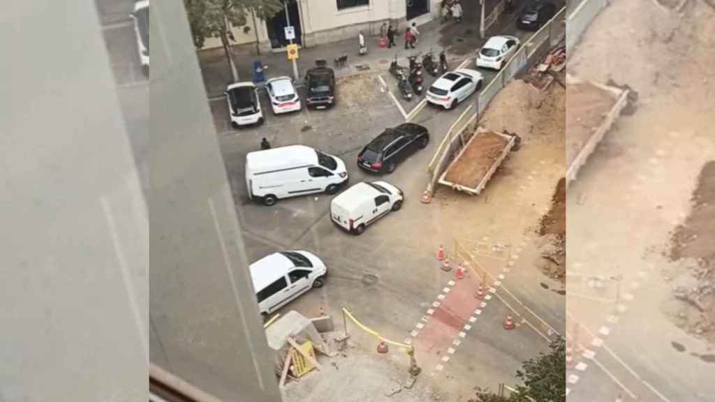 Embudo creado en la calle de Consell de Cent por las obras de la superilla / TWITTER