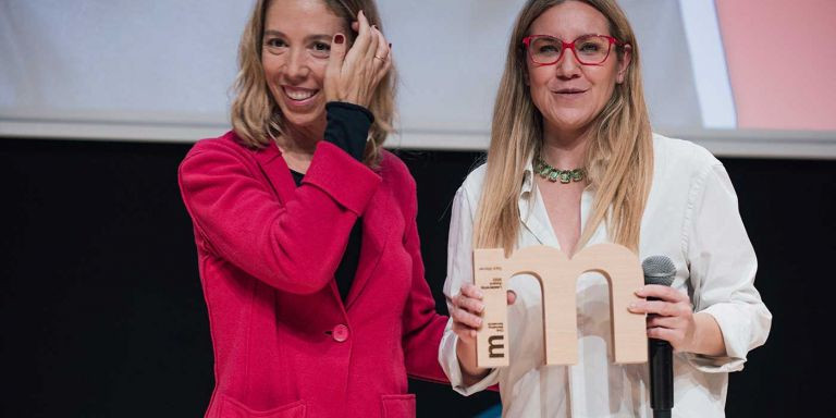 Sara Werner, CEO de Cocunat, con su premio en la gala del Club de Marketing de Barcelona