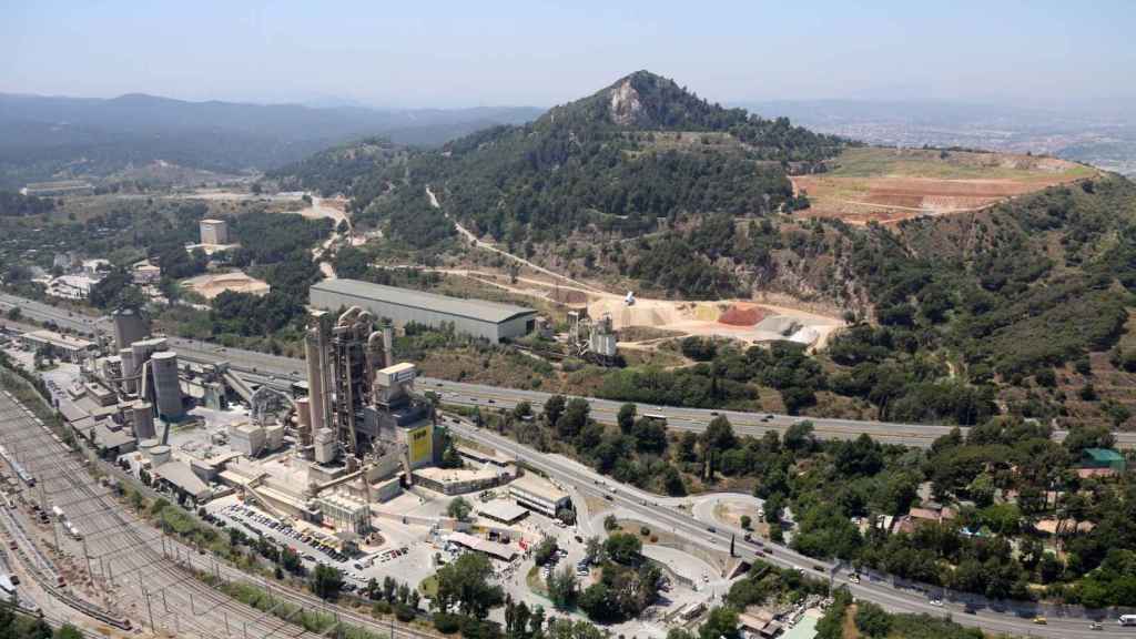 La fábrica de Lafarge en Montcada i Reixac (Barcelona), del Grupo LafargeHolcim - LAFARGEHOLCIM - Archivo