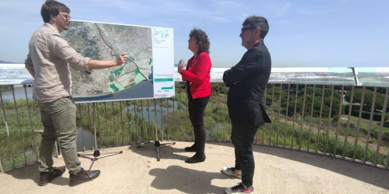 Teresa Jordà, Marc Vilahur y el alcalde del Prat, Lluis Mijoler, en la presentación de la ampliación de la ZEPA  / GOVERN