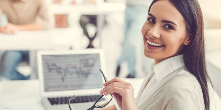 La Diputación trabaja para que los universitarios vean una salida profesional en la Administración / Shutterstock