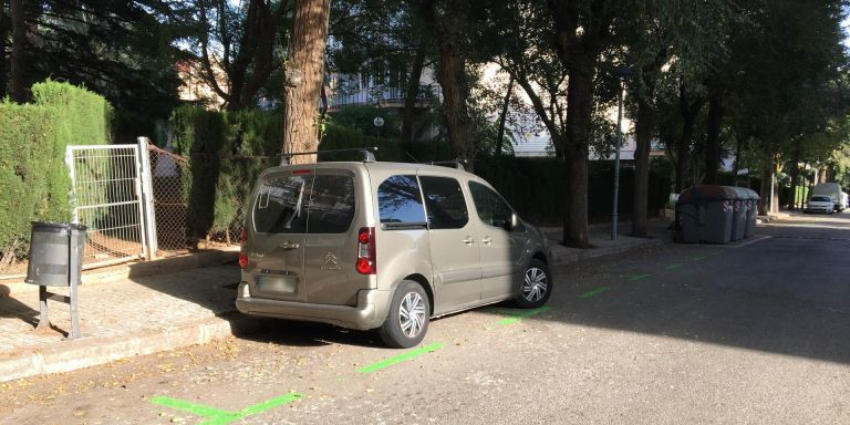 Vehículo estacionado en la calle de Manuel Ballbé / METRÓPOLI - RP