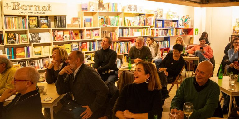 Asistentes en la librería +Bernat en el debate sobre la noche en Barcelona / GALA ESPÍN (MA)