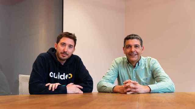 Adrià Buzón y Roberto Valdés, cofundadores de Cuideo, en las instalaciones de Metrópoli / Luis Miguel Añón