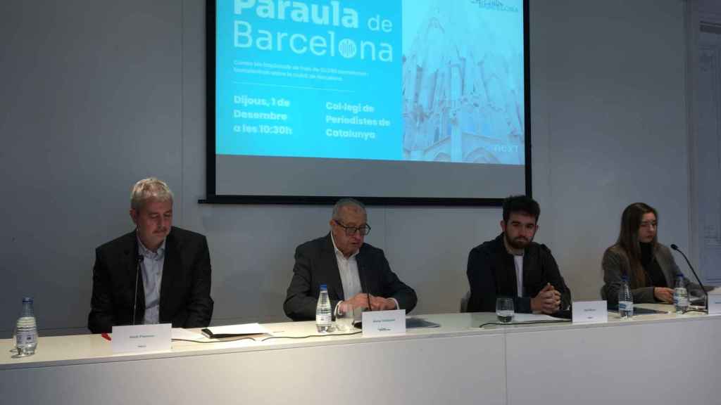 El presidente de Construïm Barcelona, Xavier Vallhonrat; el fundador de Osoigo Next, Xabi Murua; el sociólogo responsable del diseño de la encuesta por parte de Osoigo, Santi Pisonero; y la