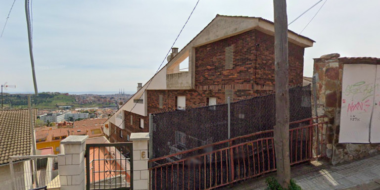 Vivienda en la que, actualmente, estaría viviendo Pedro Ardanuy en Santa Coloma / GOOGLE MAPS