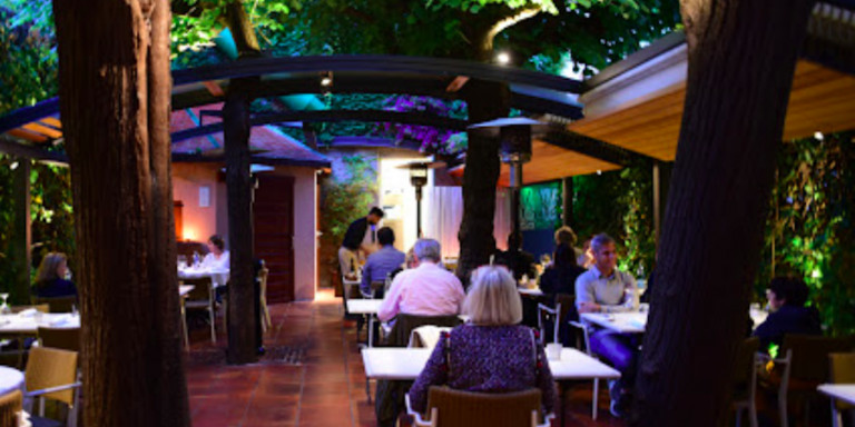 El jardín del restaurante Vivanda, en la calle de Major de Sarrià