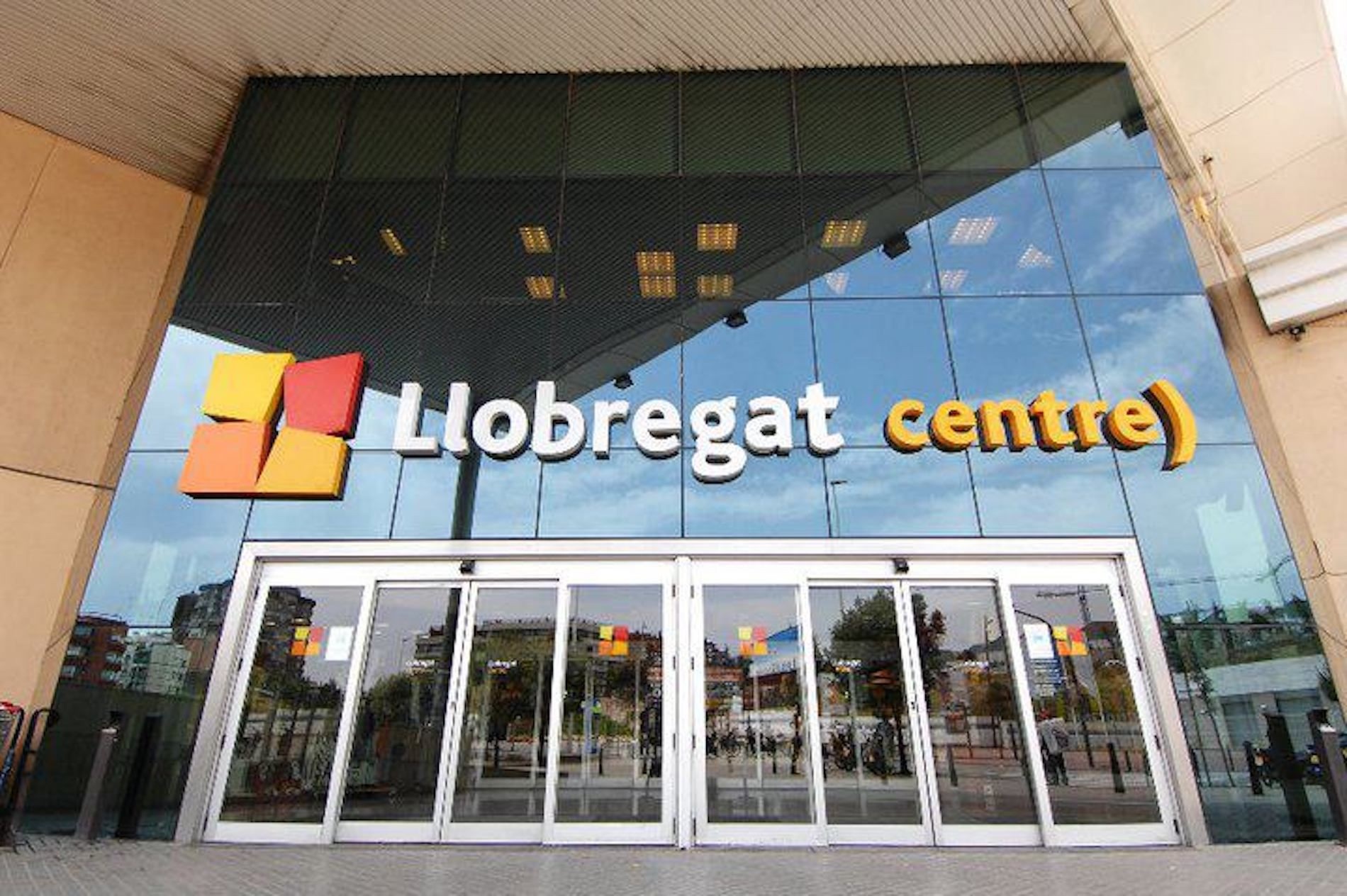 Centro comercial Llobregat Centre / REDES SOCIALES