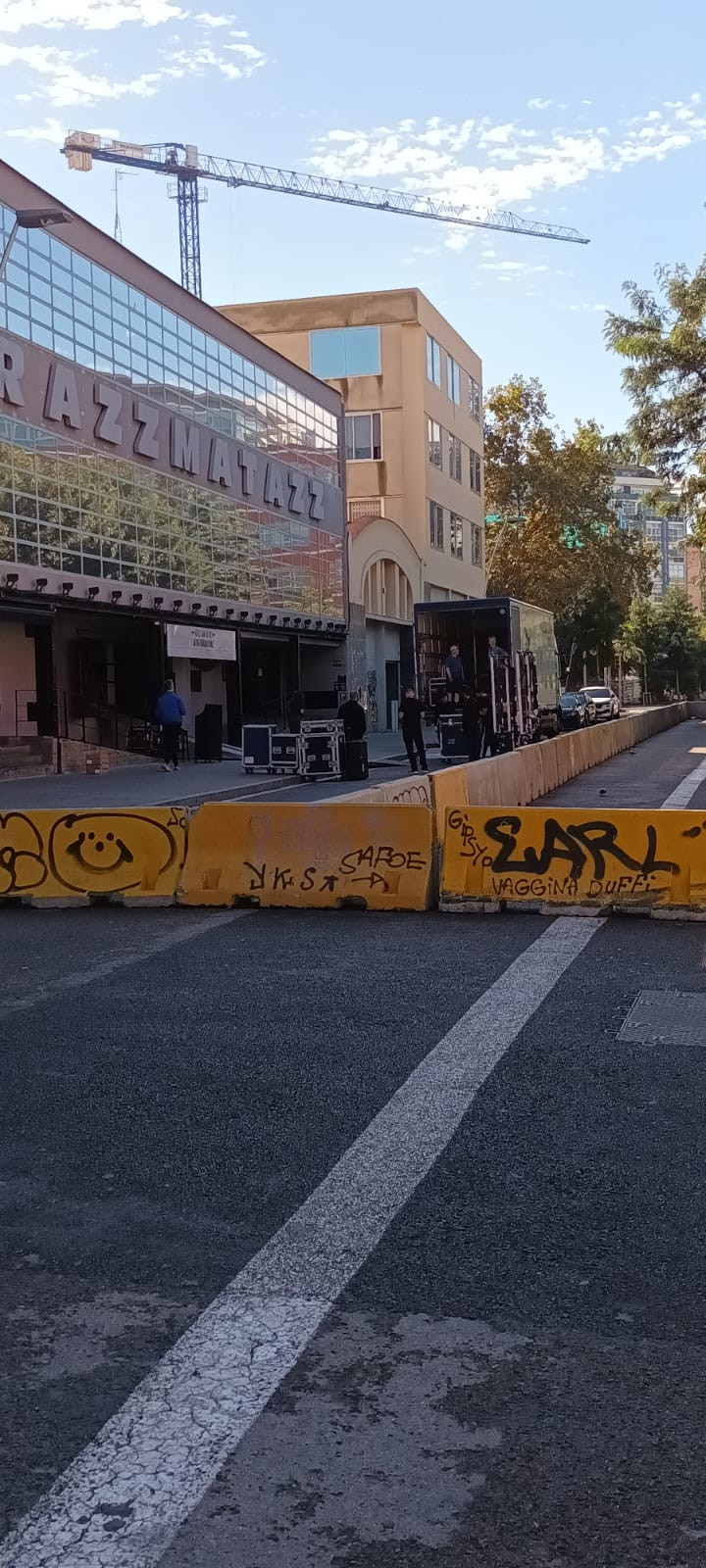 Una parte de la calle de los Almogàvers cortada / CEDIDA