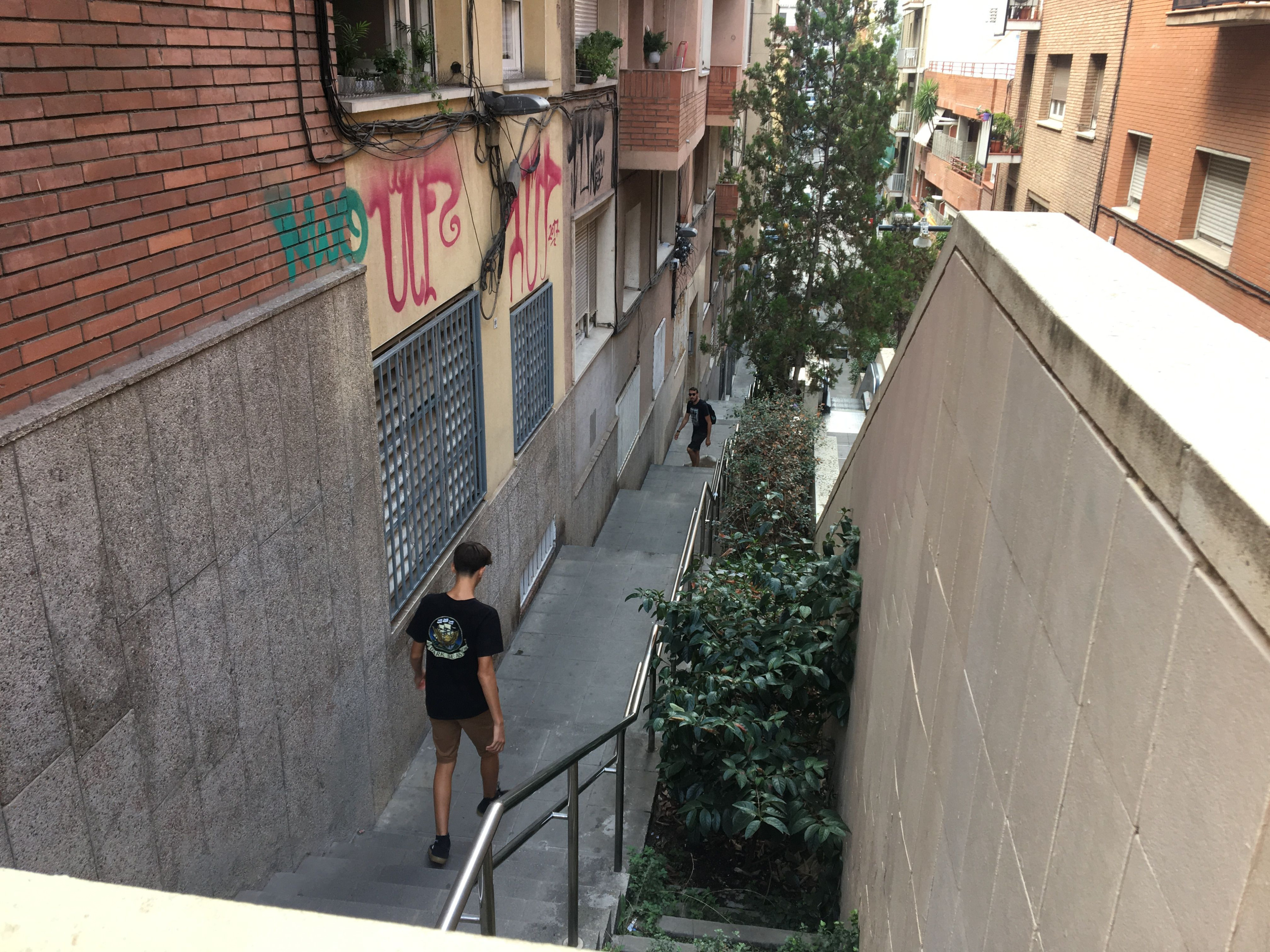 Escaleras civiles en la Baixada de la Glòria / METRÓPOLI - RP