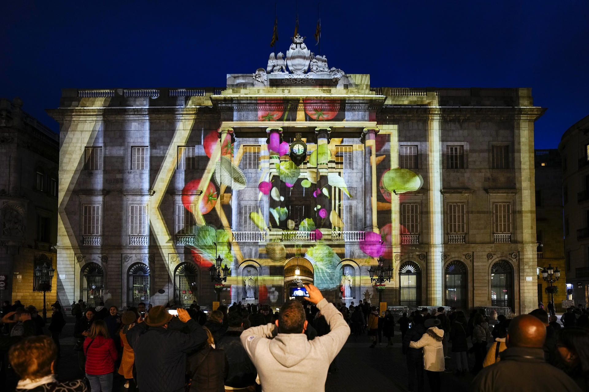 Estrena del pesebre en la plaza de Sant Jaume / EFE - Enric Fontcuberta