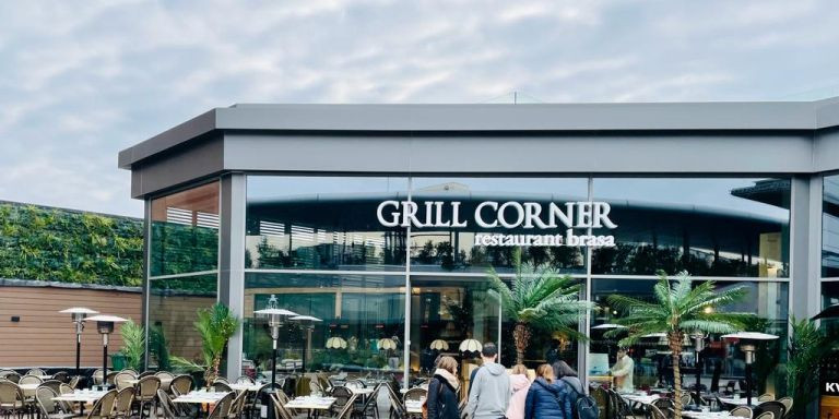 Grill Corner en Splau / SPLAU