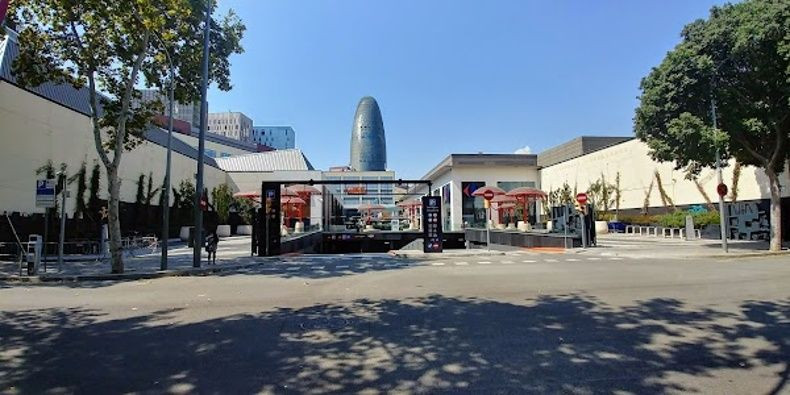 Confluencia de la calle de Perú con la calle de la Llacuna, donde se ubicará el final del carril bici en sentido Llobregat / GUIA DE MICROEMPRESAS