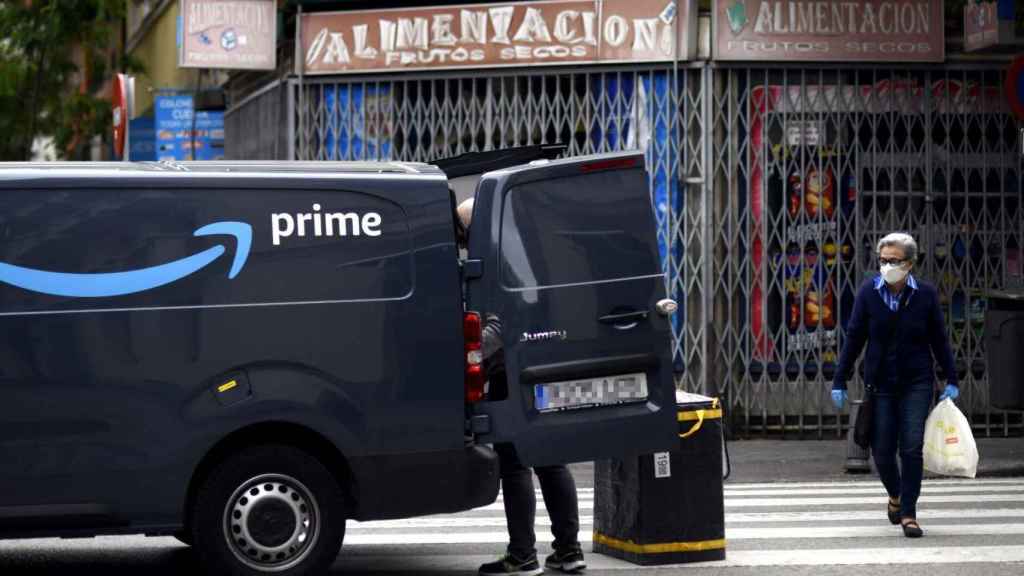 Una furgoneta de reparto de Amazon en Barcelona en una imagen de archivo / EUROPA PRESS