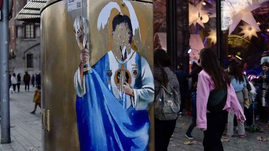 Mural de Leo Messi del artista urbano Tvboy en la avenida Diagonal de Barcelona. - DAVID OLLER - EUROPA PRESS