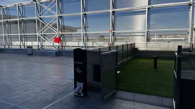 La Terminal 2 de El Prat abre su primera terraza exterior / EUROPA PRESS