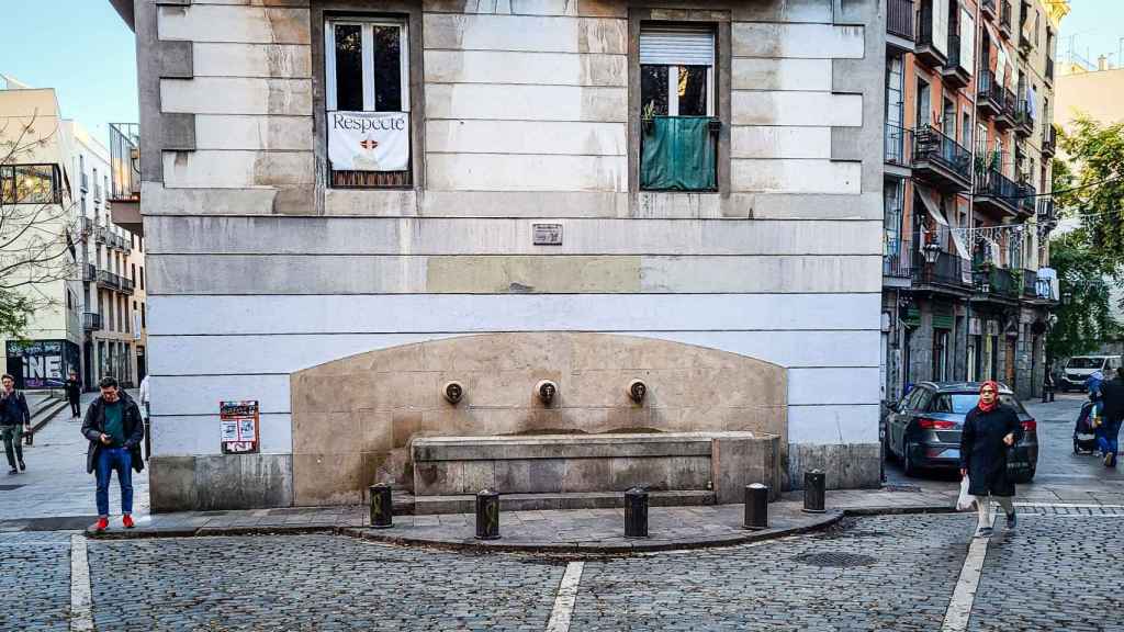 Imagen de la fuente en la plaza de Sant Agustí, donde se encuentra la fuente de Marieta